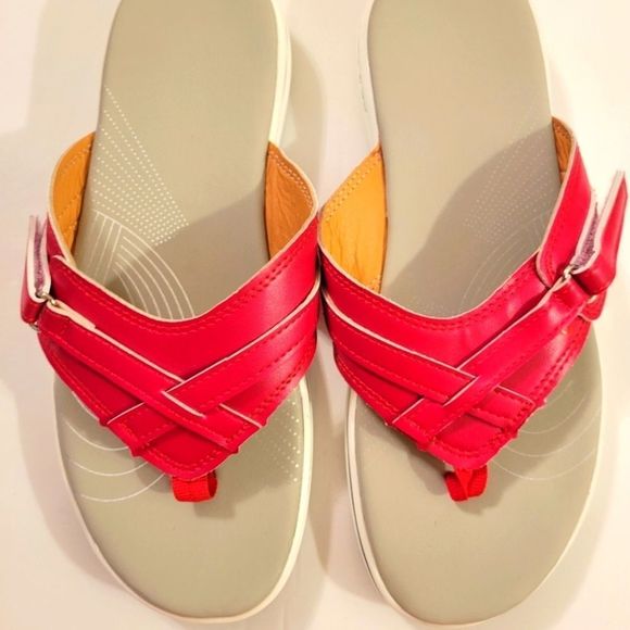 Shoes - 🍩 NWOT ladies red sandals size 8.5